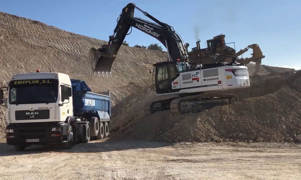 Hidromek-HMK-paletli-ekskavator-bcmakina-sakarya-390-LC